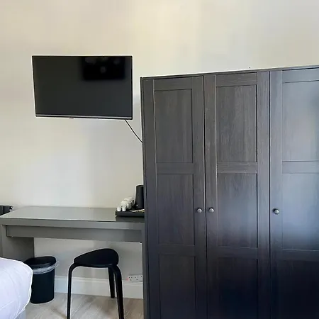 Shamrock Guest house *